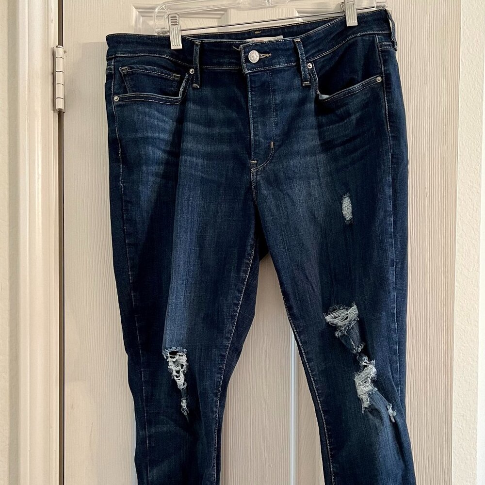 Like New Levi's 711 Skinny Jeans - Size 32x30